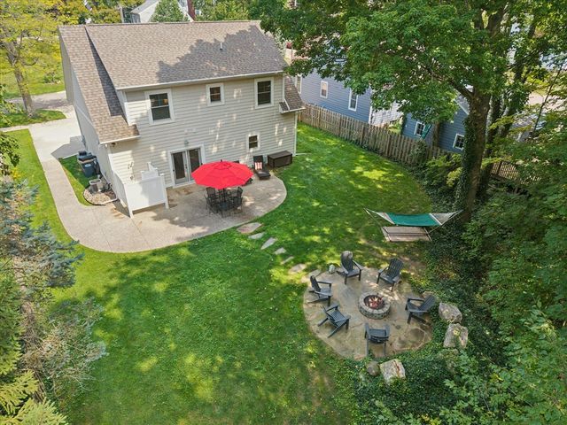 758 Michigan Avenue, South Haven, MI 49090