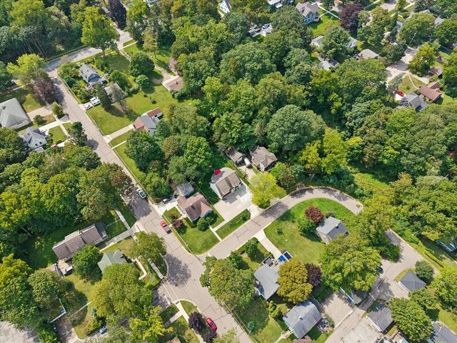 758 Michigan Avenue, South Haven, MI 49090