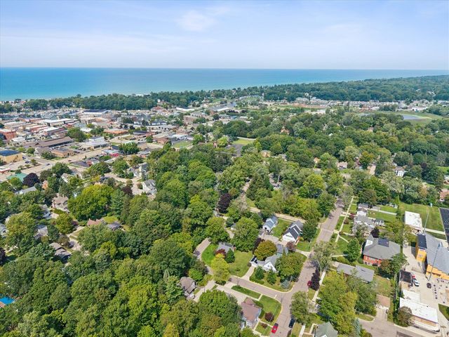 758 Michigan Avenue, South Haven, MI 49090