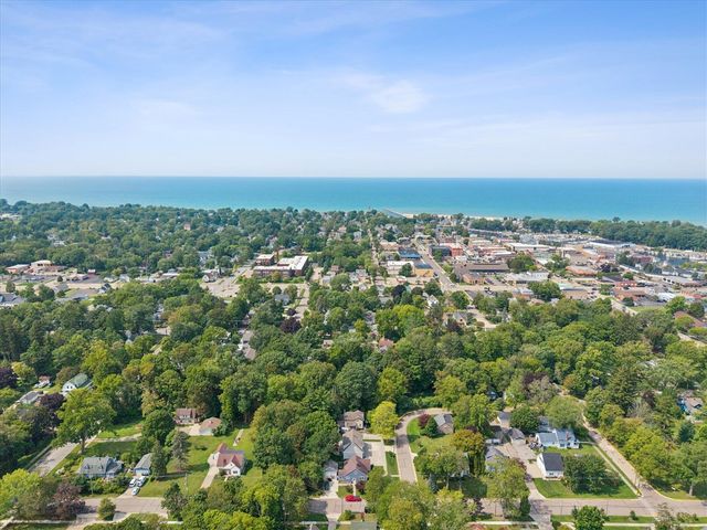 758 Michigan Avenue, South Haven, MI 49090