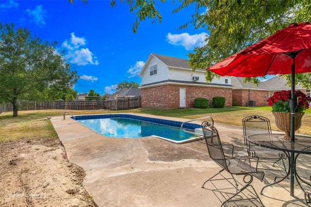 205 Tealwood Drive, Bossier City, LA 71111