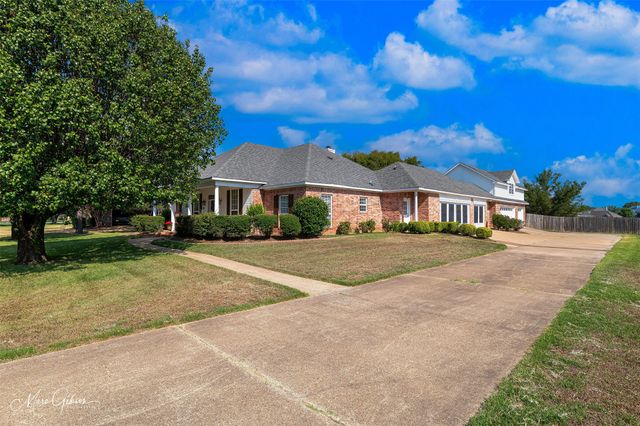 205 Tealwood Drive, Bossier City, LA 71111
