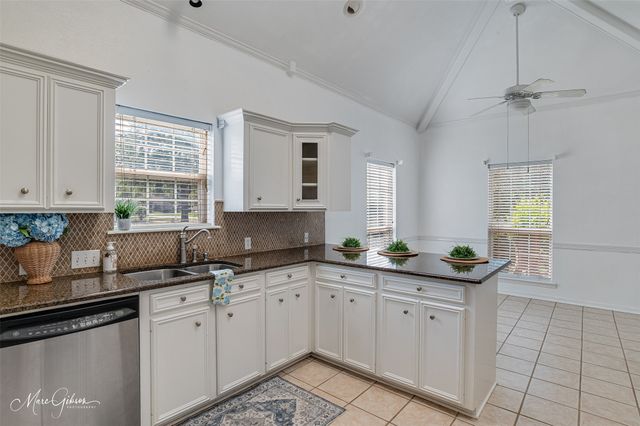 205 Tealwood Drive, Bossier City, LA 71111