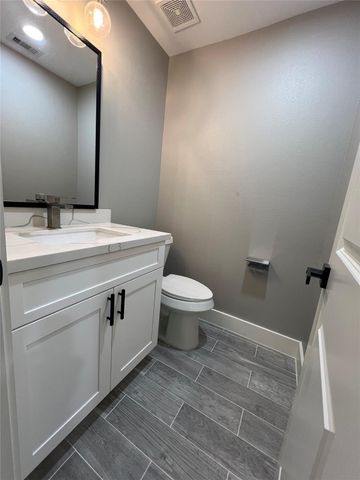 176 Old Bridge Lake, Houston, TX 77069