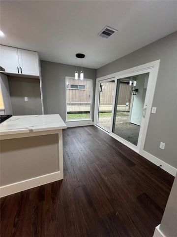 176 Old Bridge Lake, Houston, TX 77069