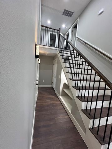 176 Old Bridge Lake, Houston, TX 77069