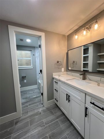 176 Old Bridge Lake, Houston, TX 77069