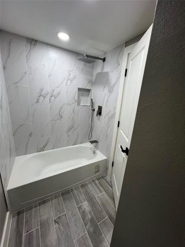 176 Old Bridge Lake, Houston, TX 77069