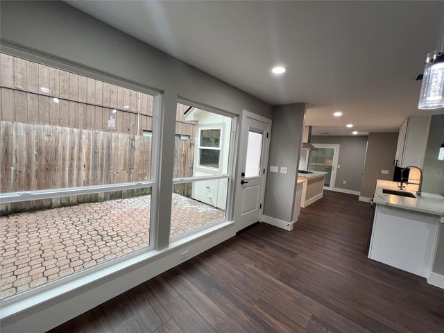 176 Old Bridge Lake, Houston, TX 77069