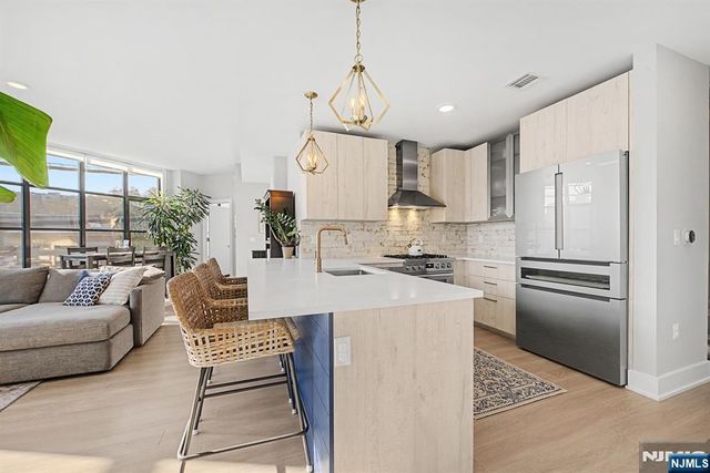 711 1st Street 202, Hoboken, NJ 07030