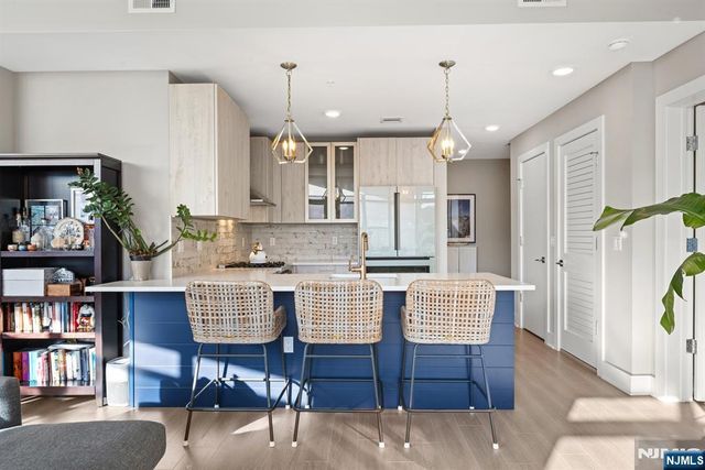 711 1st Street 202, Hoboken, NJ 07030