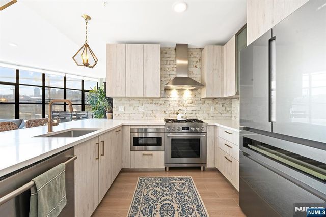 711 1st Street 202, Hoboken, NJ 07030