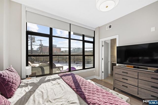 711 1st Street 202, Hoboken, NJ 07030