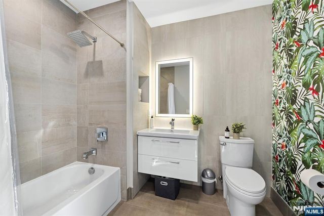 711 1st Street 202, Hoboken, NJ 07030