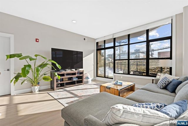 711 1st Street 202, Hoboken, NJ 07030