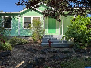 313 N 17th St, Philomath, OR 97370