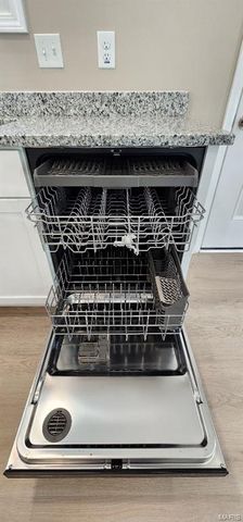 9808 Zykan Drive, St Louis, MO 63114