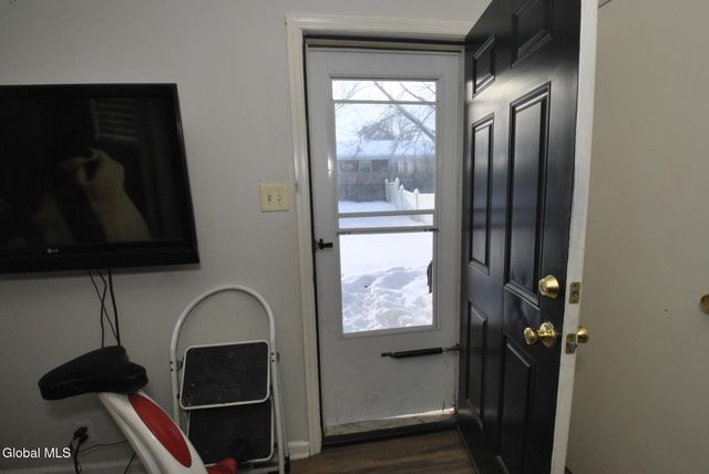 20 Quarry Drive, Colonie, NY 12205