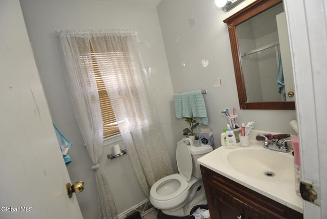 20 Quarry Drive, Colonie, NY 12205