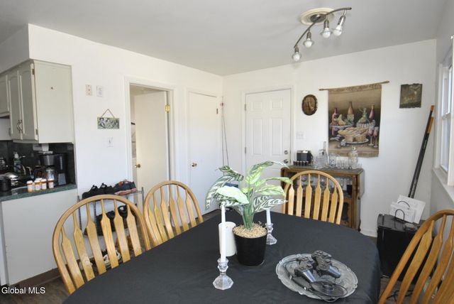 20 Quarry Drive, Colonie, NY 12205