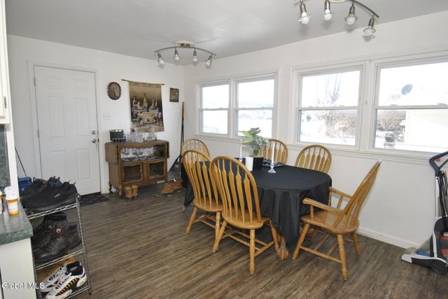 20 Quarry Drive, Colonie, NY 12205