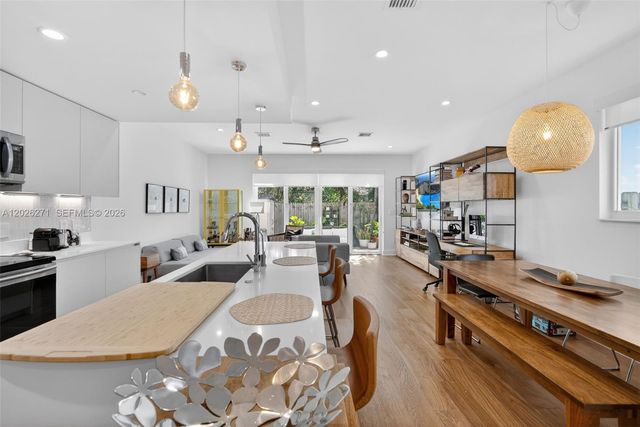 560 SW 6th Ave, Fort Lauderdale, FL 33315