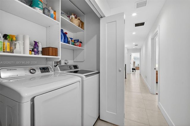 560 SW 6th Ave, Fort Lauderdale, FL 33315