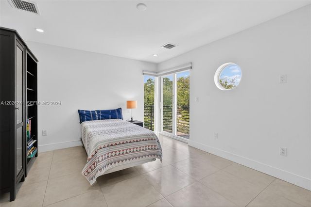 560 SW 6th Ave, Fort Lauderdale, FL 33315