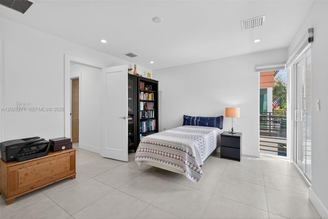 560 SW 6th Ave, Fort Lauderdale, FL 33315