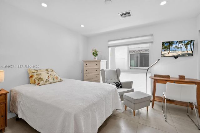 560 SW 6th Ave, Fort Lauderdale, FL 33315