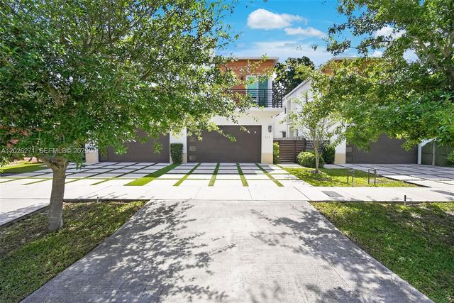 560 SW 6th Ave, Fort Lauderdale, FL 33315