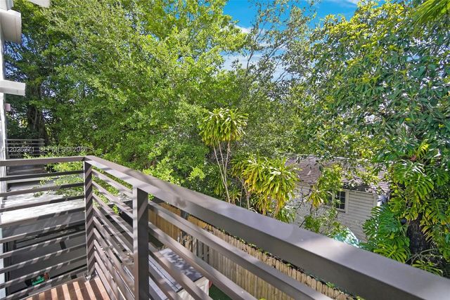 560 SW 6th Ave, Fort Lauderdale, FL 33315