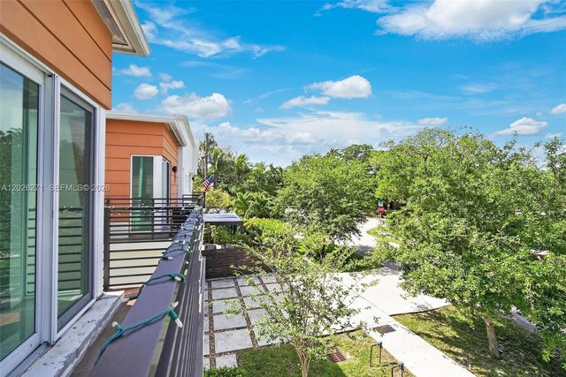 560 SW 6th Ave, Fort Lauderdale, FL 33315