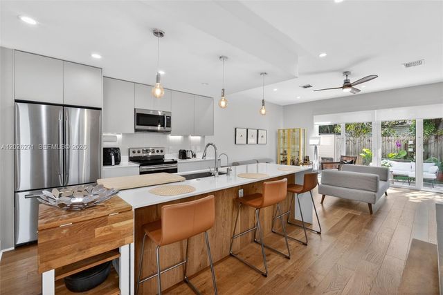 560 SW 6th Ave, Fort Lauderdale, FL 33315