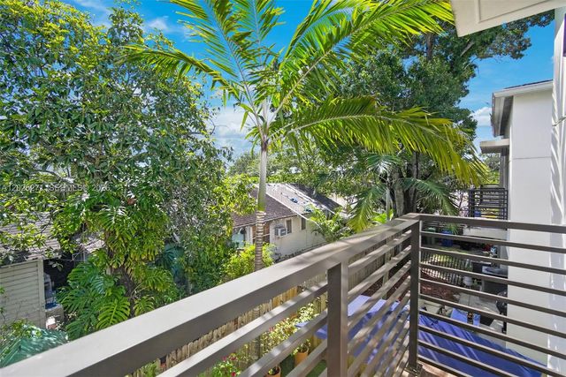 560 SW 6th Ave, Fort Lauderdale, FL 33315