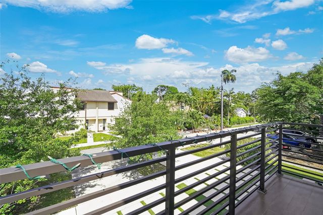 560 SW 6th Ave, Fort Lauderdale, FL 33315