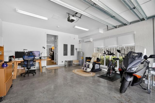560 SW 6th Ave, Fort Lauderdale, FL 33315