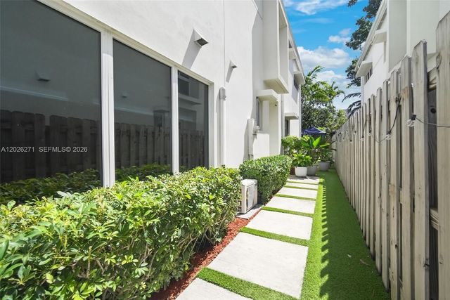 560 SW 6th Ave, Fort Lauderdale, FL 33315