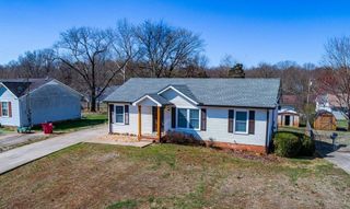 2808 Summertree Ln, Clarksville, TN 37040