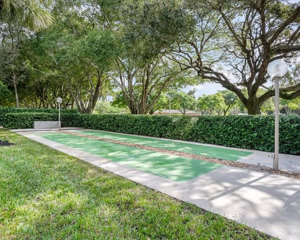 3510 Oaks Way 306, Pompano Beach, FL 33069