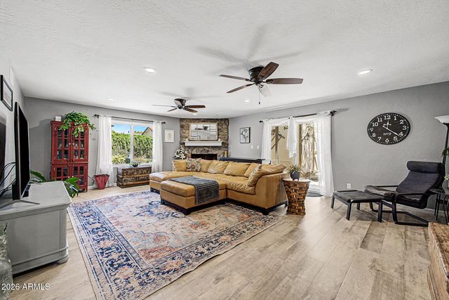 3960 W GLENAIRE Drive, Phoenix, AZ 85053