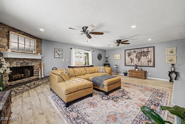 3960 W GLENAIRE Drive, Phoenix, AZ 85053
