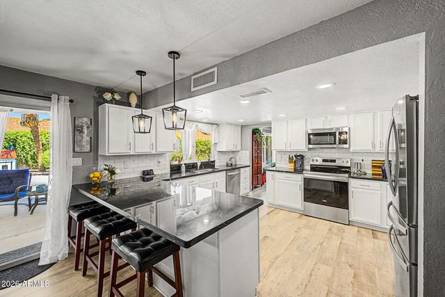 3960 W GLENAIRE Drive, Phoenix, AZ 85053