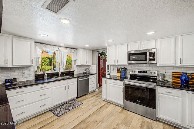 3960 W GLENAIRE Drive, Phoenix, AZ 85053