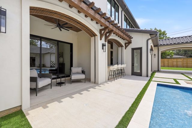 6616 Prestonshire Lane, Dallas, TX 75225