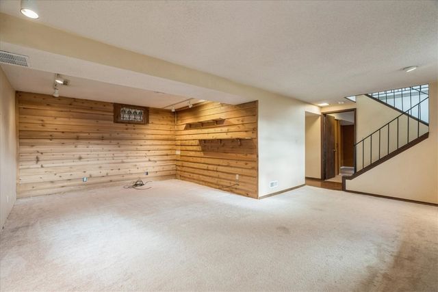 3620 Western Pine Drive NE, Cedar Rapids, IA 52402