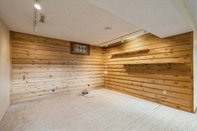 3620 Western Pine Drive NE, Cedar Rapids, IA 52402