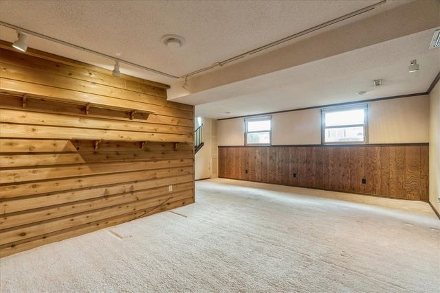 3620 Western Pine Drive NE, Cedar Rapids, IA 52402