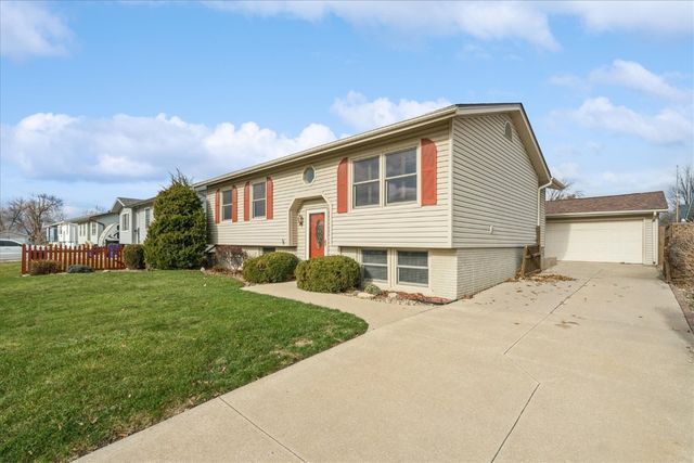 3620 Western Pine Drive NE, Cedar Rapids, IA 52402