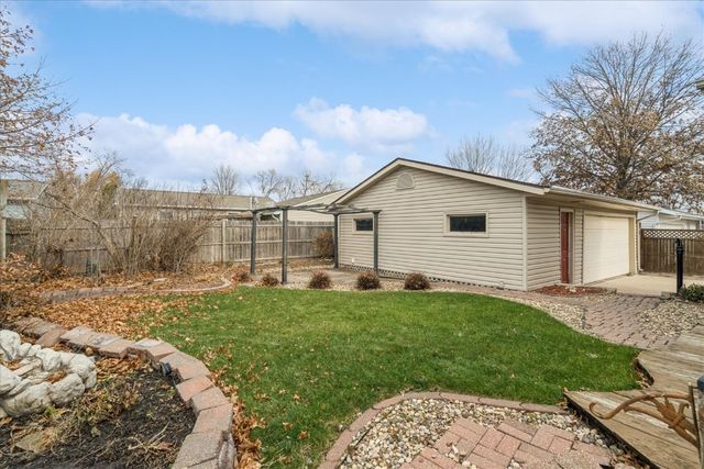 3620 Western Pine Drive NE, Cedar Rapids, IA 52402